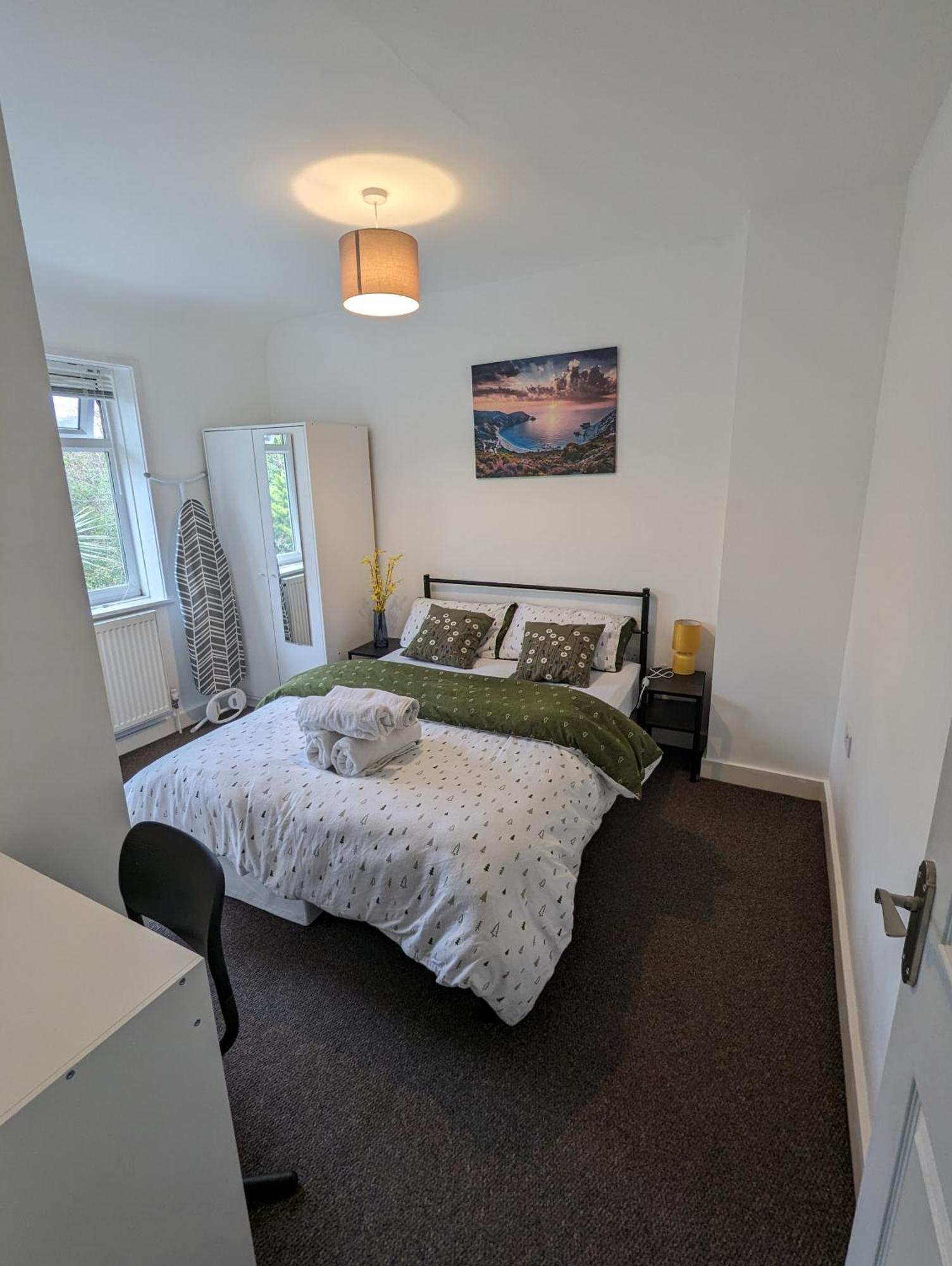 Fantastic 3-Bedroom House In London Morden  Exterior photo