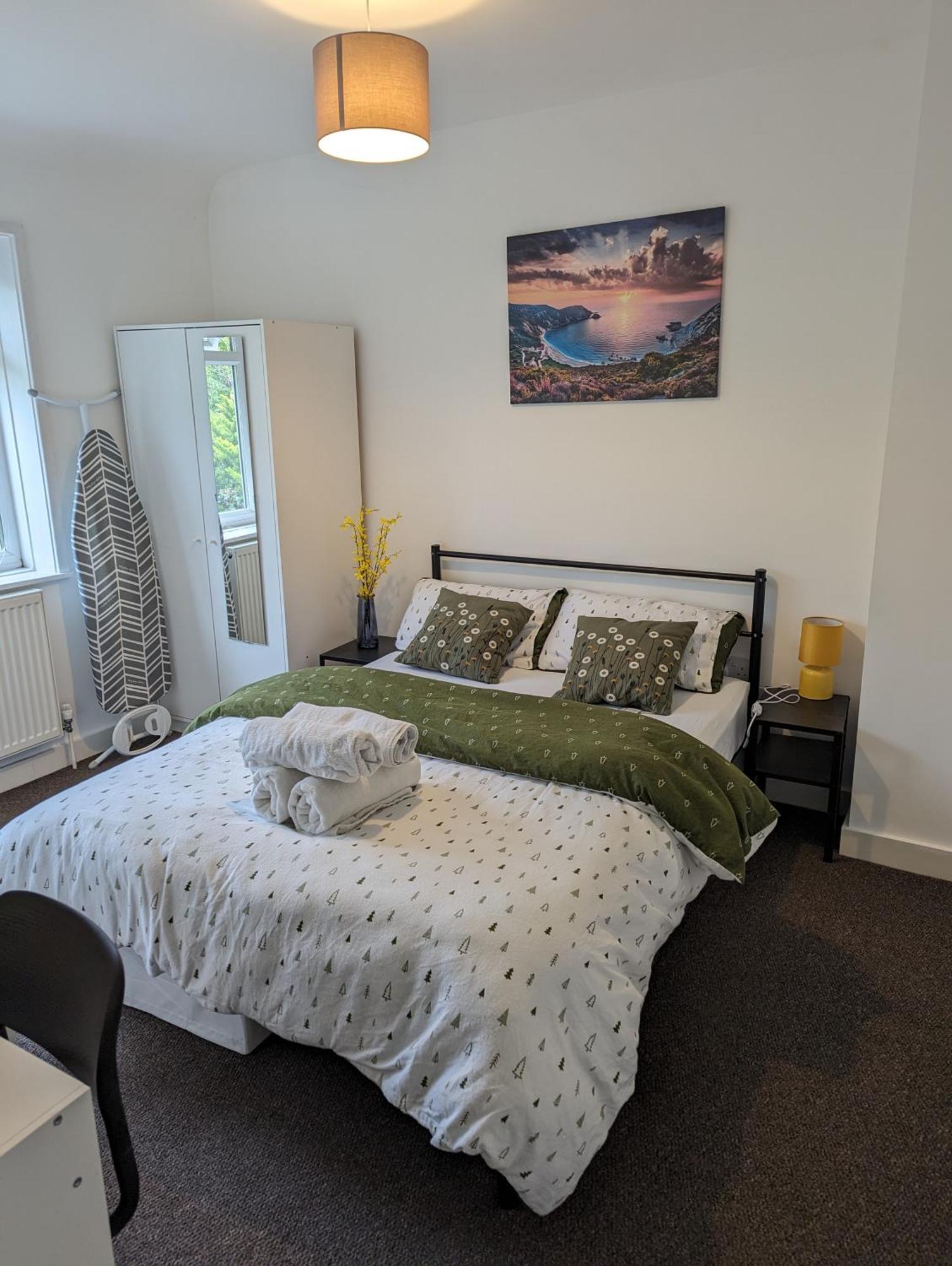Fantastic 3-Bedroom House In London Morden  Exterior photo
